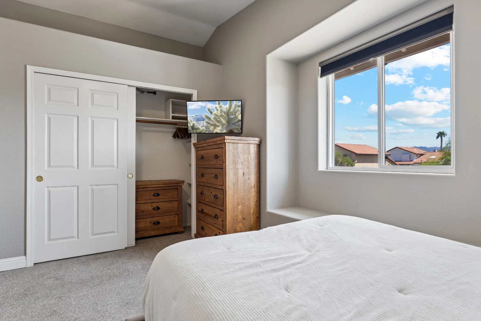 Bedroom closet at the Scottsdale mens rehab residence