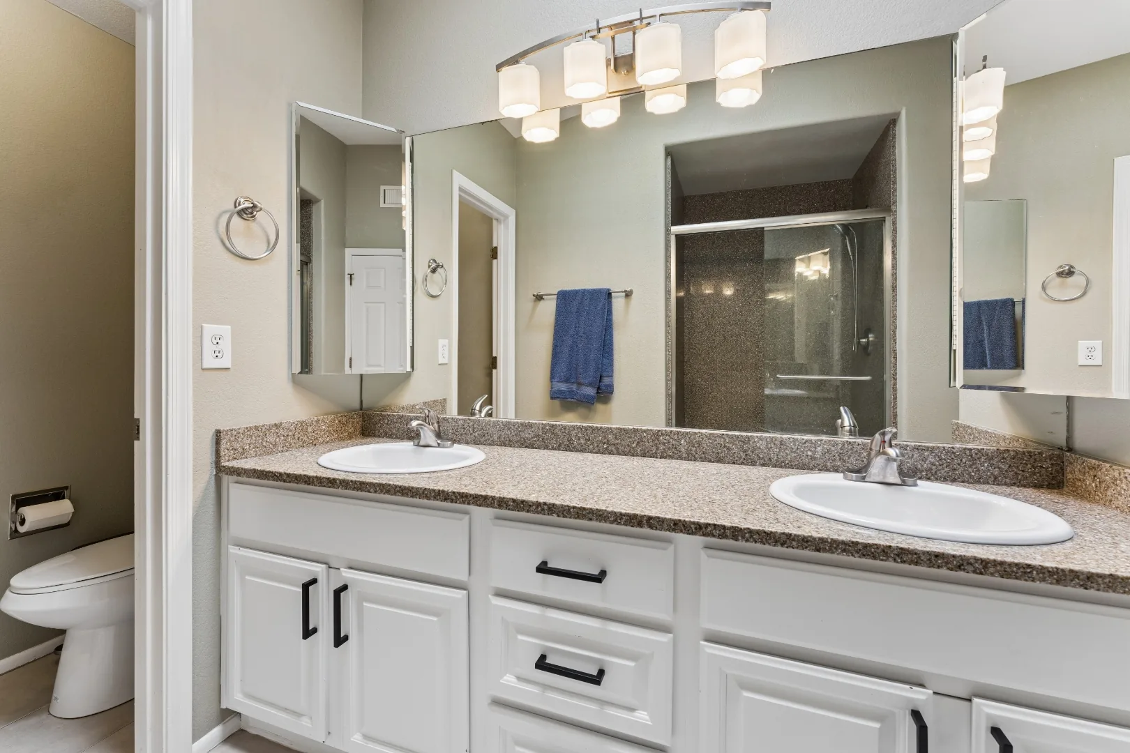 Double sink bathroom vanity at the Scottsdale mens treatment center