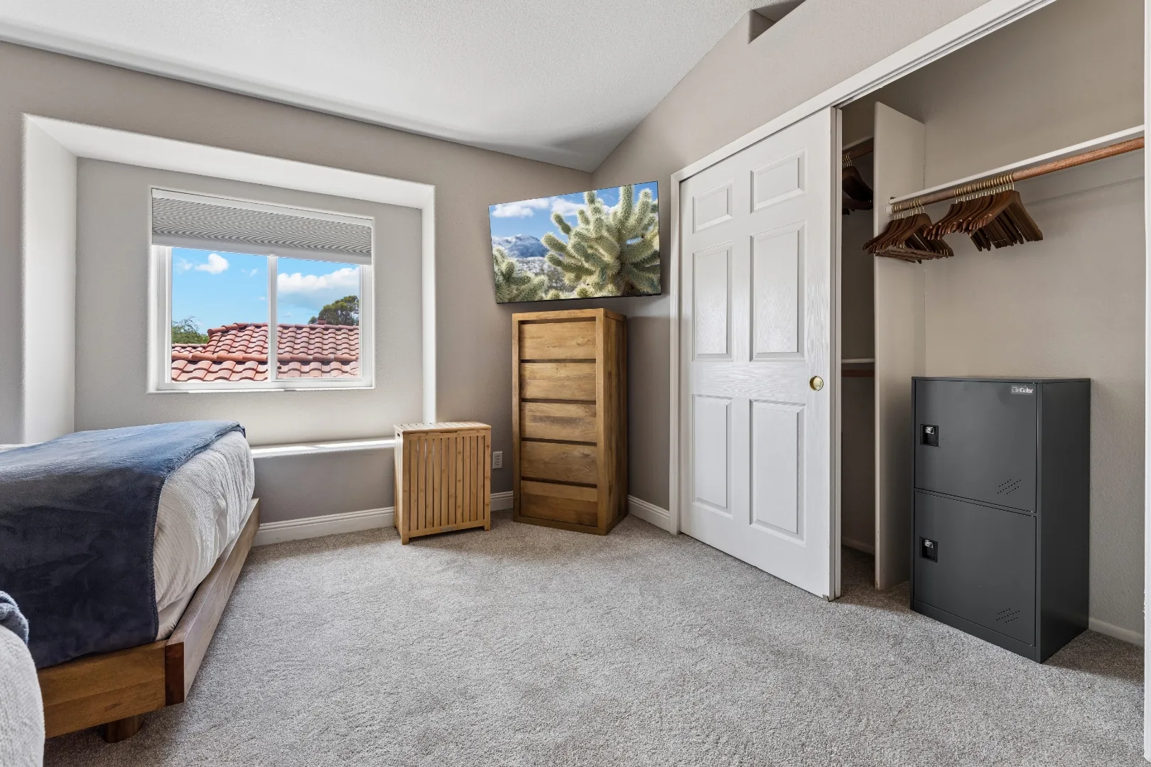 Second bedroom closet at the Scottsdale mens treatment center