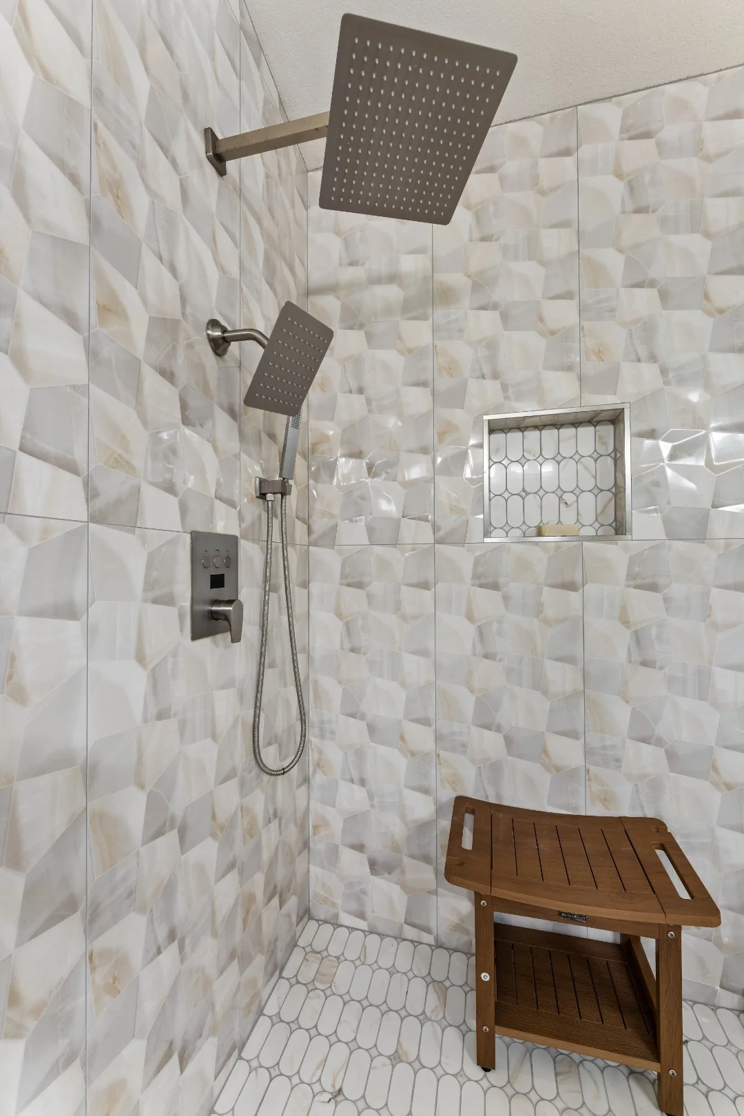 Tiled walk in shower at the Scottsdale mens treatment center